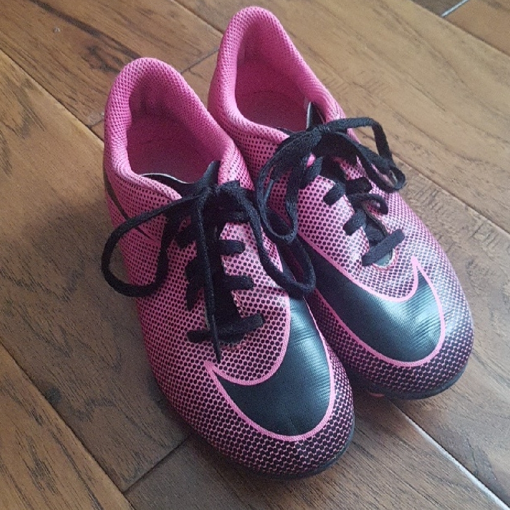 Nike Junior Pink & Black Bravatta II FG Soccer Cleats Size 2 Youth
